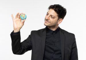 אמן חושים באנגלית - Itzik Marko mentalist